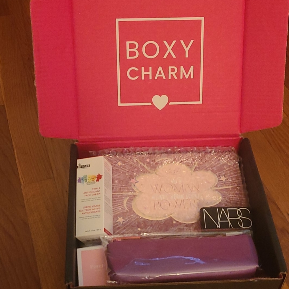 LUXE BOXYCHARM if you have any questions lmk